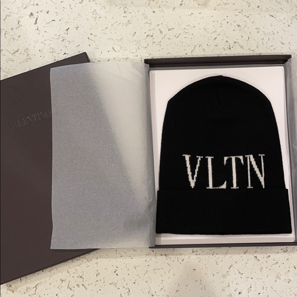 NEW Unworn Valentino Beanie